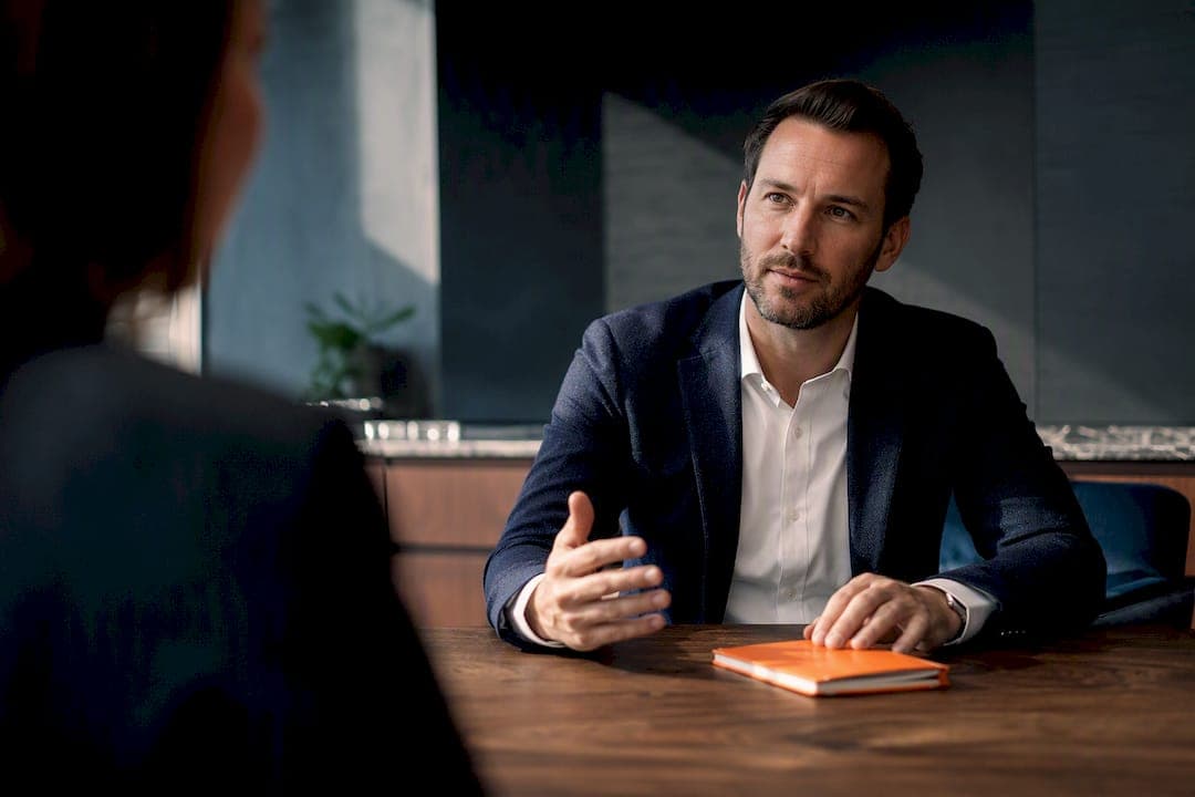 Convert 30 Conversations into a 60 Day Handoff for Founder Led Sales